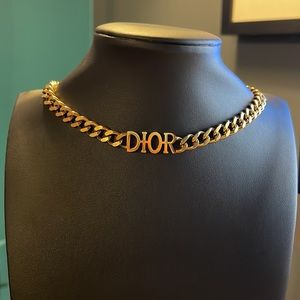 Gorgeous choker!